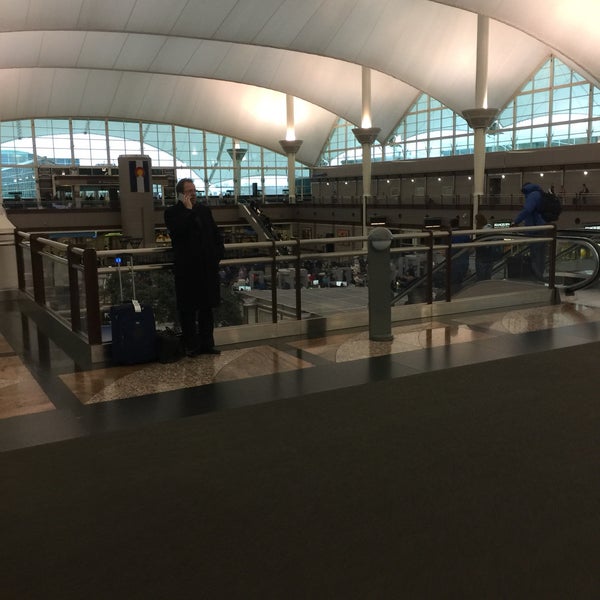 1/12/2017 tarihinde Josh E.ziyaretçi tarafından Denver Uluslararası Havalimanı (DEN)'de çekilen fotoğraf