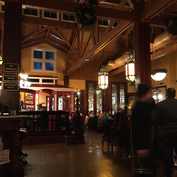 Photo taken at The Old Spaghetti Factory by Lu B. on 12/7/2016