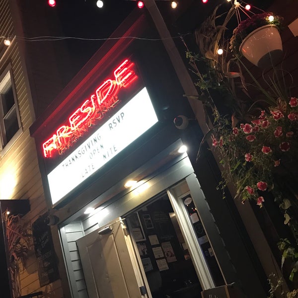 Foto tirada no(a) Fireside Restaurant &amp; Lounge por Glen S. em 10/5/2017