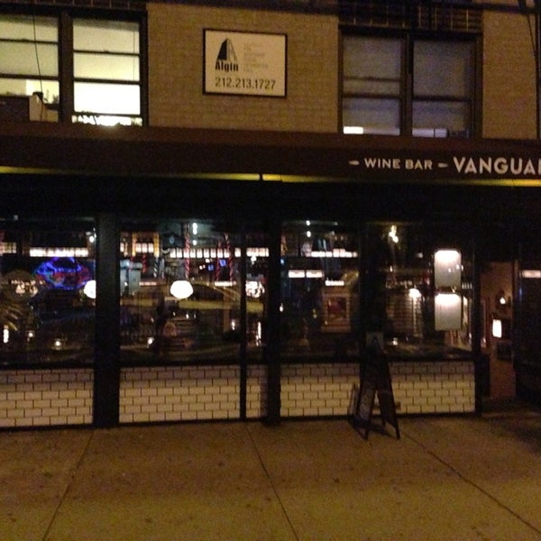 9/17/2013にStefan M.がVanguard Wine Barで撮った写真