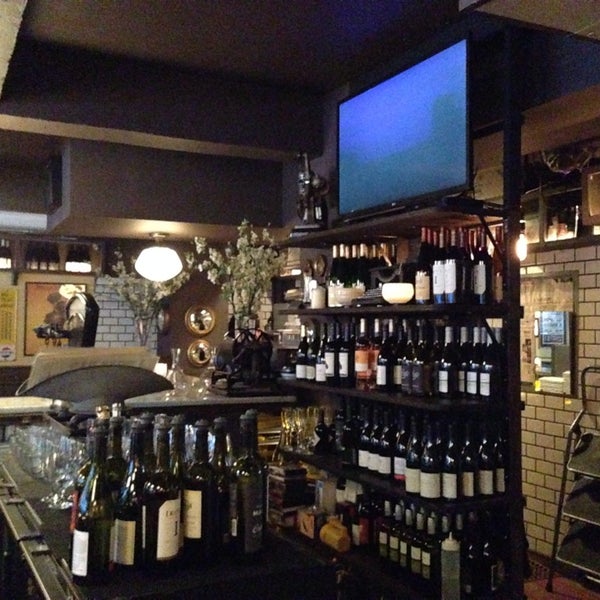 2/14/2014にStefan M.がVanguard Wine Barで撮った写真