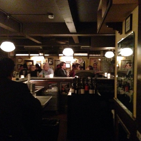 10/18/2013にStefan M.がVanguard Wine Barで撮った写真