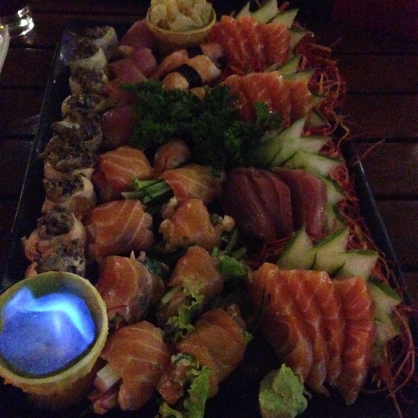 Photo taken at The Garden Sushi Bar by Claudinha C. on 5/23/2015