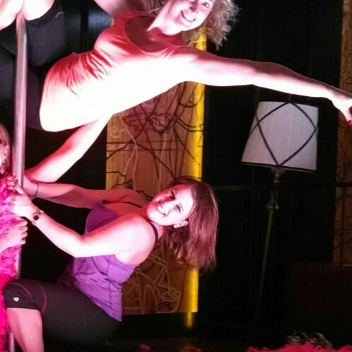 12/23/2013에 Andrea G.님이 Ivan Kane&#39;s Royal Jelly Burlesque Nightclub에서 찍은 사진