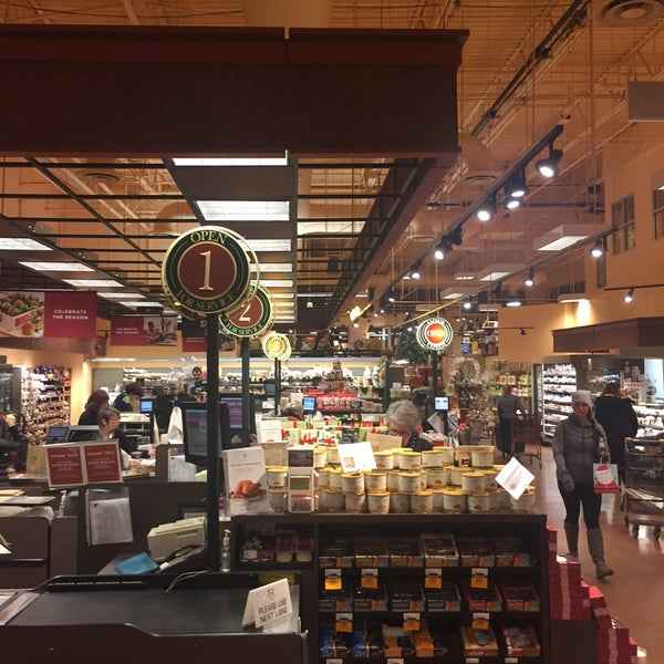 12/16/2016 tarihinde Philip T.ziyaretçi tarafından Metropolitan Market West Seattle (Admiral)'de çekilen fotoğraf