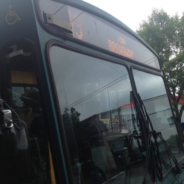 Metro Bus Stop 11010 Roy & Broadway Bus Stop in Capitol Hill