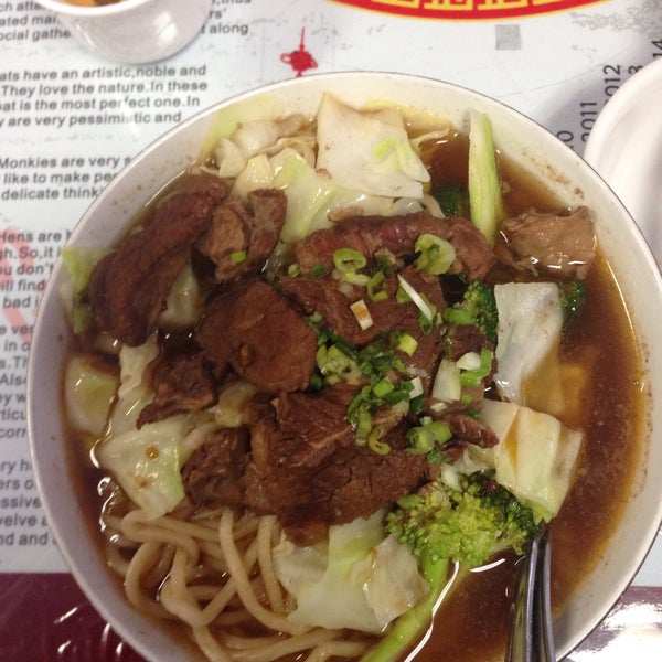 Снимок сделан в Henry&#39;s Hunan Restaurant пользователем Sophie L. 9/2/2015