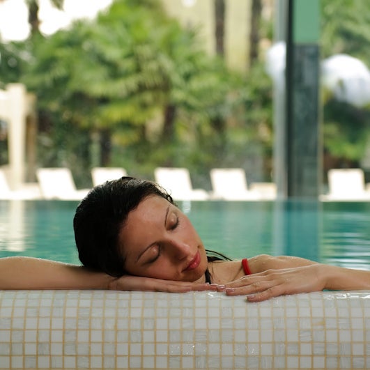 @Villa Nicolli Romantic Resort, anche se fuori piove noi ci consoliamo con un bagno rilassante in piscina oppure con un trattamento rigenerante....e voi???