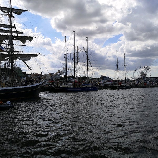 รูปภาพถ่ายที่ Hanse Sail Rostock โดย Torsten M. เมื่อ 8/5/2021