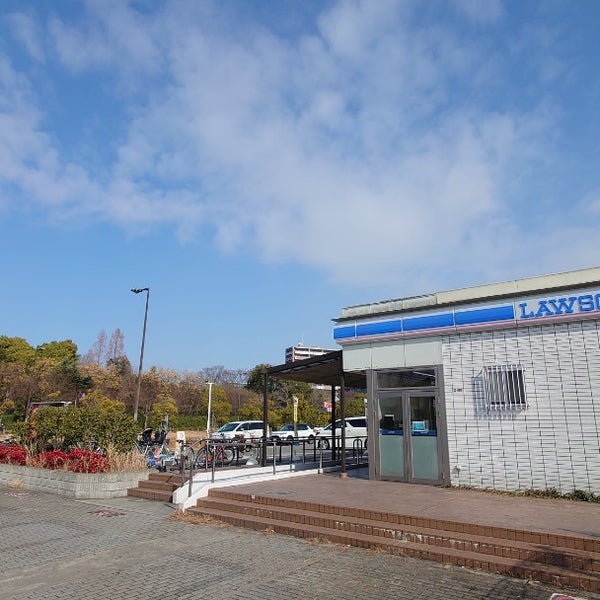 ローソン 鶴見緑地駅前店 大阪市のコンビニ