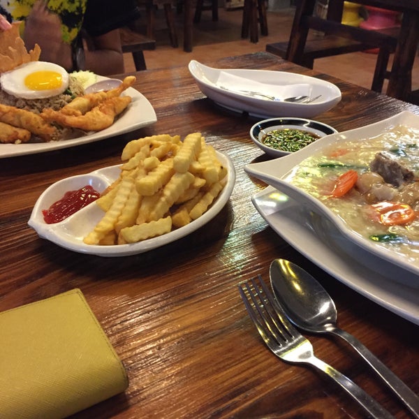 10/4/2016에 Nur F.님이 Malay Village Restaurant에서 찍은 사진