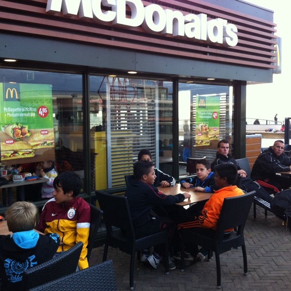 รูปภาพถ่ายที่ McDonald&#39;s โดย Patrick v. เมื่อ 10/21/2013