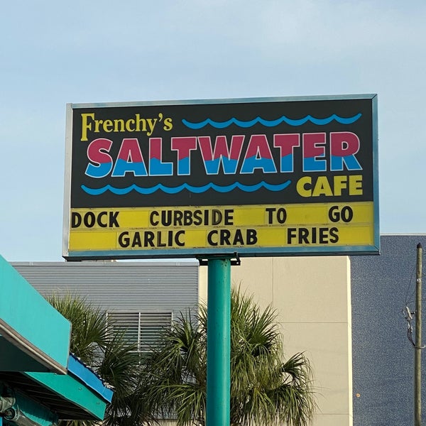Снимок сделан в Frenchy&#39;s Saltwater Cafe пользователем Rob B. 6/27/2020