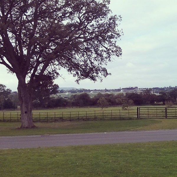 Foto tomada en Ellenborough Park  por Jonathan P. el 10/7/2013