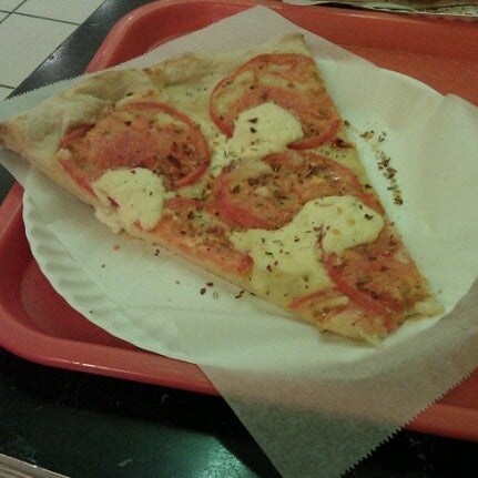 Photo taken at Pizza Paradise by Mechelle A. on 1/8/2013