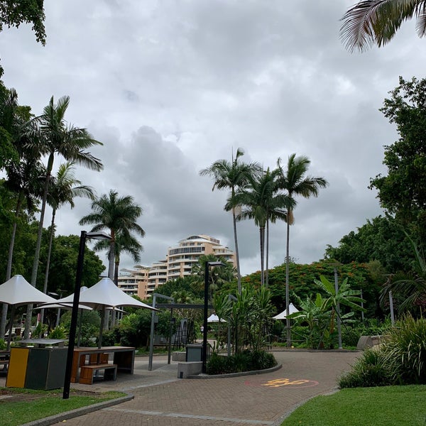 รูปภาพถ่ายที่ South Bank Parklands โดย Stanny S. เมื่อ 5/11/2020