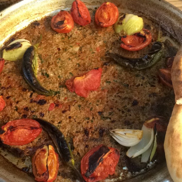 Foto scattata a Pöç Kasap ve Restaurant da Qwwq il 5/18/2015