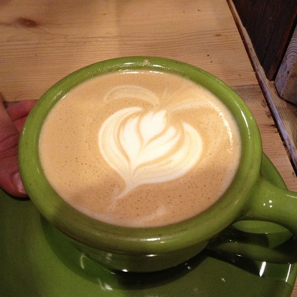 Снимок сделан в Ipsento Coffee House пользователем Jeremiah T. 12/29/2012