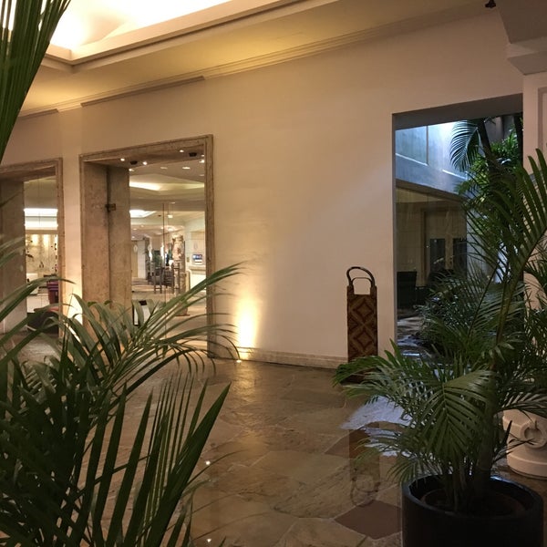 Das Foto wurde bei Hotel Real InterContinental San Salvador at Metrocentro Mall von Jesus H. am 7/13/2017 aufgenommen