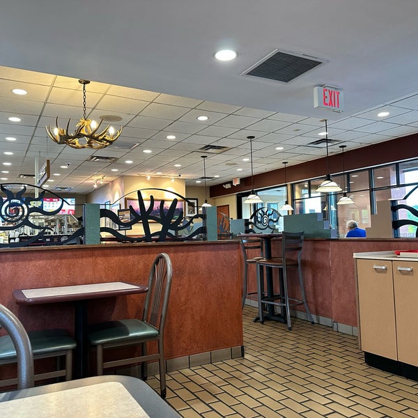 I grew up with Roy Rogers restaurant in New Jersey. Same flavor as years before & delicious options to dine, chicken, burgers or roast beef. Y’all can’t go wrong. #dine #nomnomnom