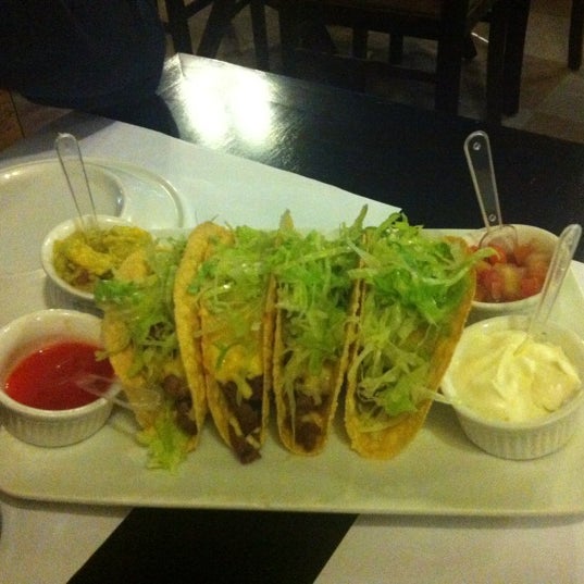 Foto scattata a Guadalajara Mexican Food da Pamela X. il 12/16/2012