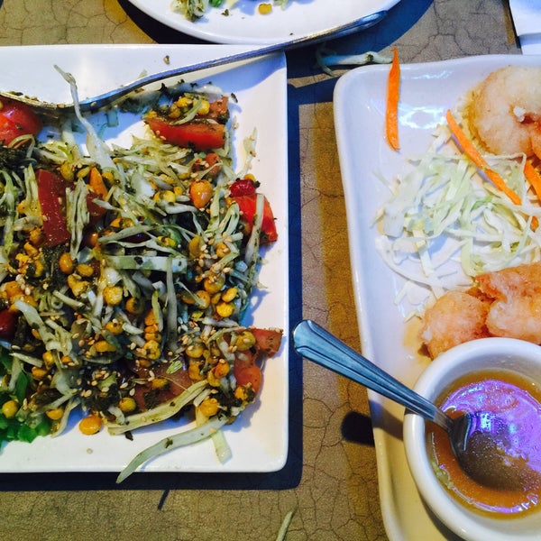 8/24/2016에 Lydia Y.님이 Sapphire Asian Cuisine &amp; Lounge에서 찍은 사진