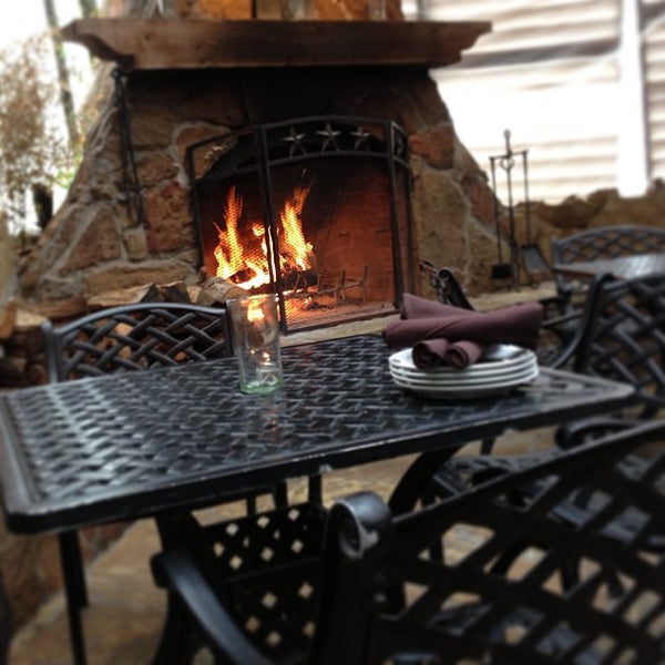 3/22/2013 tarihinde Fireside Piesziyaretçi tarafından Fireside Pies'de çekilen fotoğraf