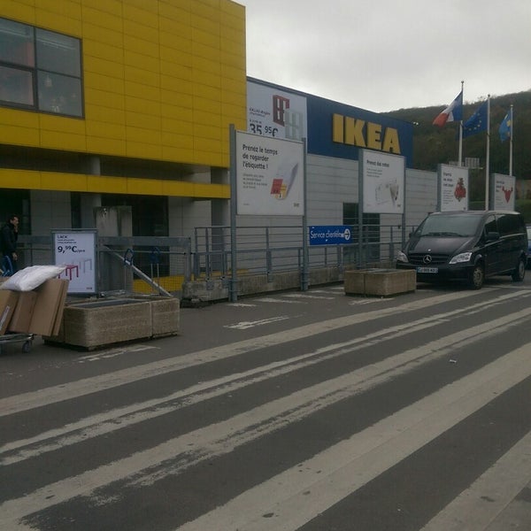 รูปภาพถ่ายที่ IKEA โดย Farouk T. เมื่อ 11/10/2014
