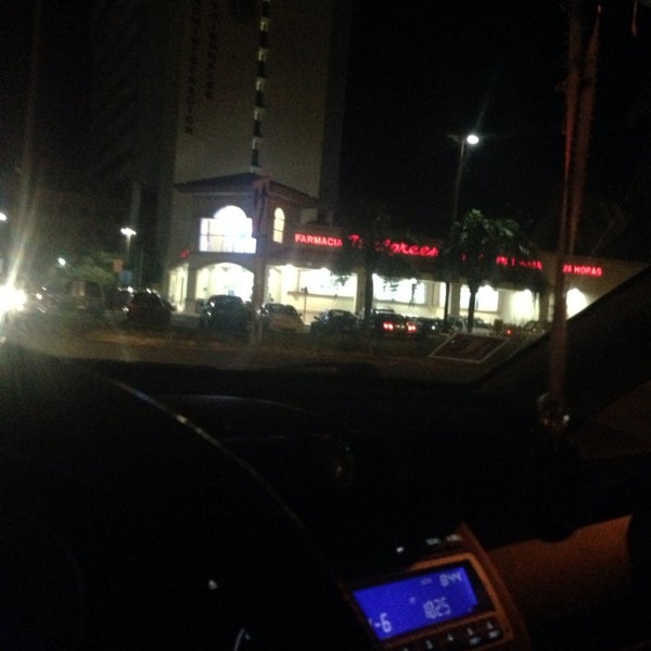 Redbox 685 Calle Cesar Gonzalez