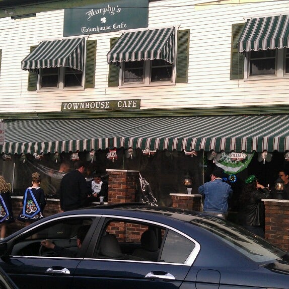 รูปภาพถ่ายที่ Murphy&#39;s Townhouse Cafe โดย The Historical I. เมื่อ 3/17/2013