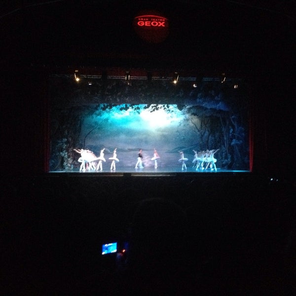 Foto tirada no(a) Gran Teatro Geox por Patrizia L. em 12/25/2014