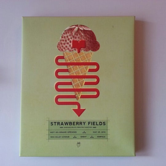 Снимок сделан в Strawberry Fields Smoothies &amp; Gelato пользователем Elizabeth 9/30/2012