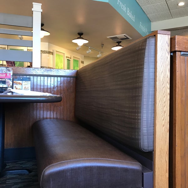 Perkins Restaurant & Bakery American Restaurant in West Des Moines