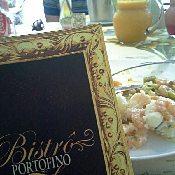 Foto tirada no(a) Porto Fino Buffet &amp; Recepções por Juliane O. em 10/13/2013