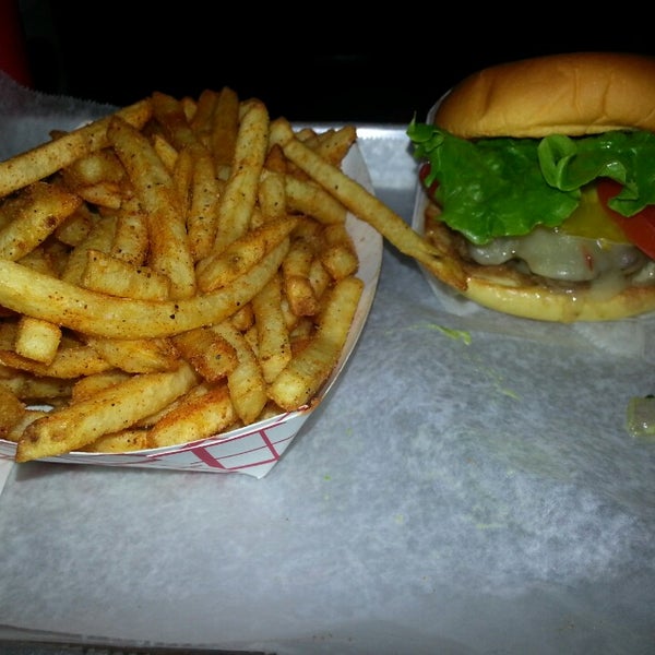10/17/2013にDarryl N.がMilk Burgerで撮った写真
