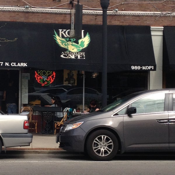รูปภาพถ่ายที่ Kopi Café โดย Brian C. เมื่อ 5/4/2013