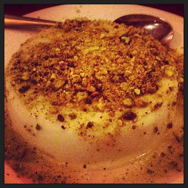 Das Foto wurde bei Maroosh Mediterranean Restaurant von Pablo A. am 5/3/2013 aufgenommen