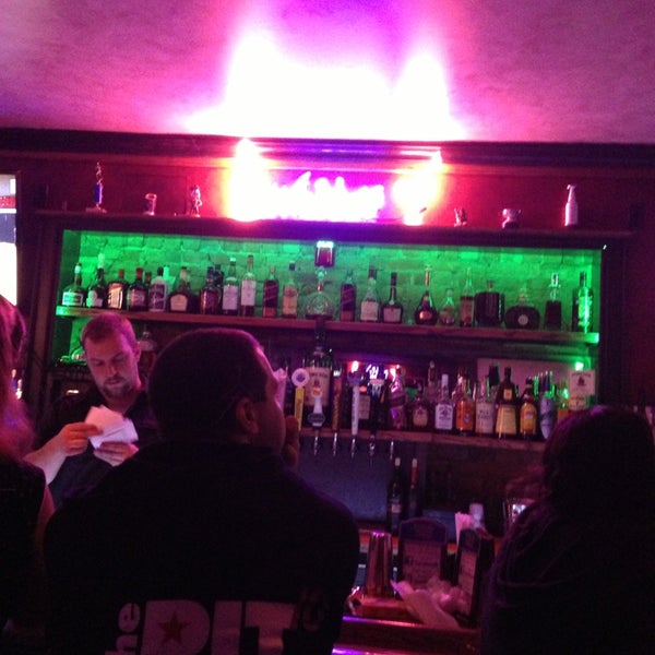 Foto tirada no(a) Walter&#39;s Bar por Joe P. em 4/24/2013