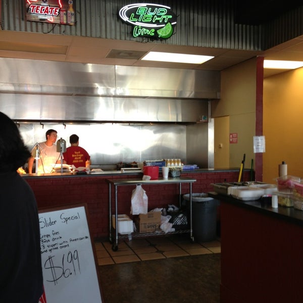 Das Foto wurde bei Moonie&#39;s Burger House - Anderson Mill von Joe P. am 1/24/2013 aufgenommen