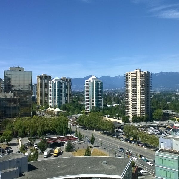 Foto scattata a Hilton Vancouver Metrotown da John G. il 8/20/2016