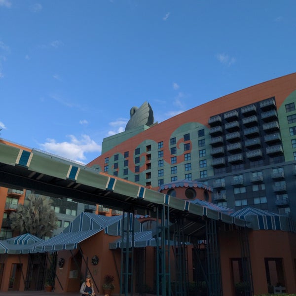 Foto tomada en Walt Disney World Swan Hotel  por J K. el 11/16/2022