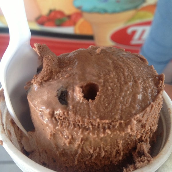 Photo taken at Thrifty Ice Cream &quot;Campanario&quot; by Fabiola C. on 4/10/2013
