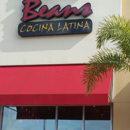 Foto diambil di Rice &amp; Beans Cocina Latina oleh Jean P. pada 2/23/2015