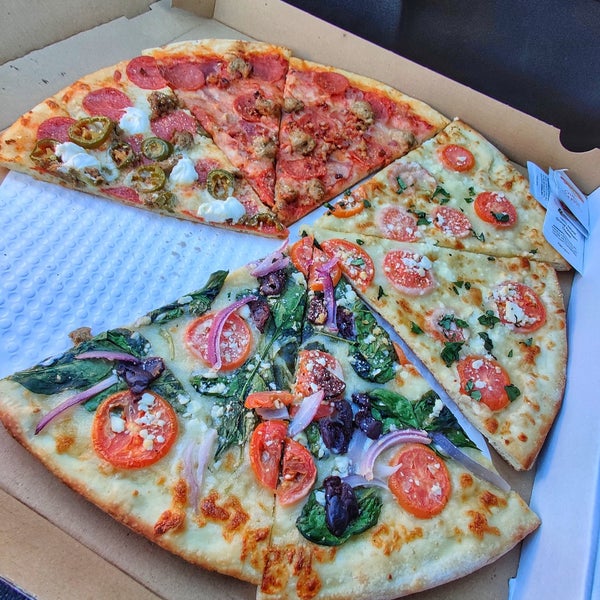 12/16/2022 tarihinde @TripDawgziyaretçi tarafından Pizza on Pearl'de çekilen fotoğraf