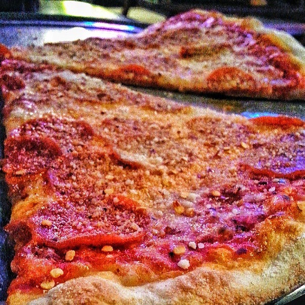 รูปภาพถ่ายที่ Hoboken Pizza &amp; Beer Joint โดย @TripDawg เมื่อ 6/10/2013