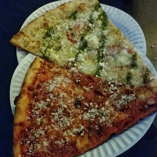 Снимок сделан в Hoboken Pizza &amp; Beer Joint пользователем @TripDawg 10/1/2017