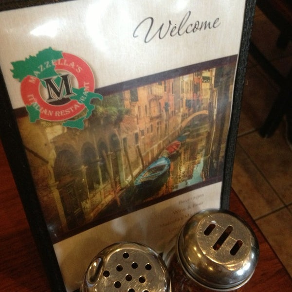 รูปภาพถ่ายที่ Mazzella&#39;s Italian Restaurant โดย Kimmie S. เมื่อ 5/15/2013