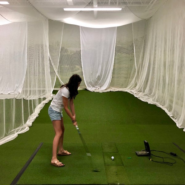 Pga Tour Superstore Sporting Goods Shop In Paramus