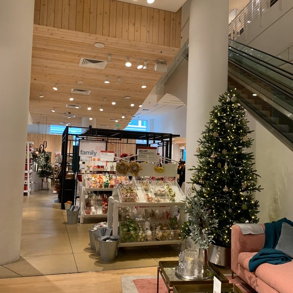 Photo taken at Crate &amp; Barrel by Philip S. on 12/12/2019