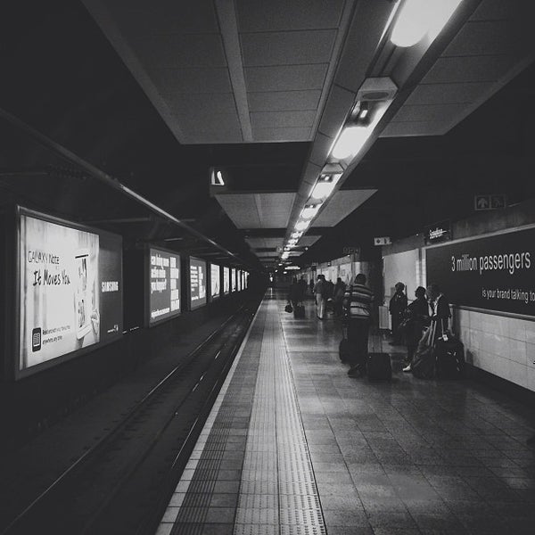 7/6/2013 tarihinde Roy P.ziyaretçi tarafından Gautrain Rosebank Station'de çekilen fotoğraf